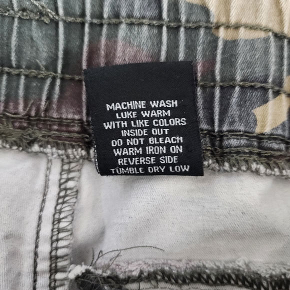 V.I.P. Green Camo Cargo Joggers, Elastic Waist & Hems Size 5/6  Style #2-80267AM - Picture 8 of 8